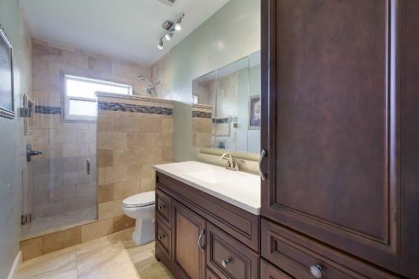 201 Oregon Lane Boca Raton, FL 33487 - Photo 24 of 31 a bathroom with a sink a toilet and shower