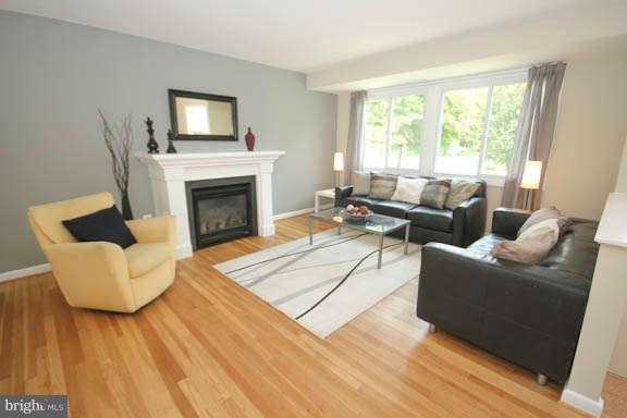 1302 Caddington Avenue Silver Spring, MD 20901 - Photo 3 of 30 Living Room