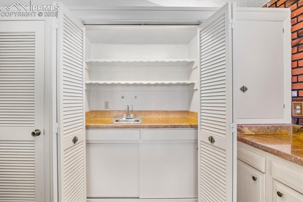 1404 Gold Camp Road Colorado Springs, CO 80906 - Photo 18 of 38