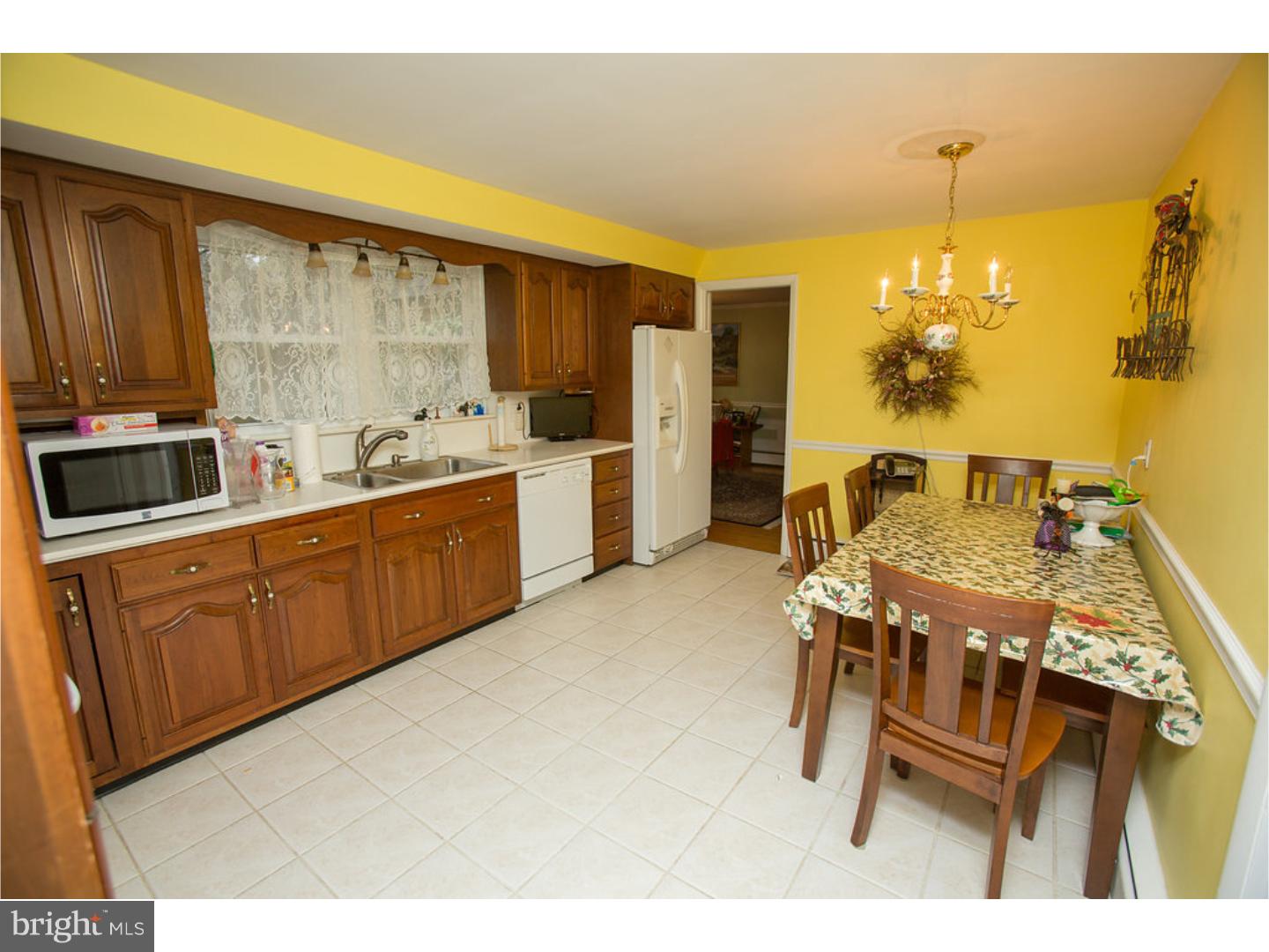 2264 Warwick Road Warrington, PA 18976 - Photo 11 of 21 Breakfast Room
