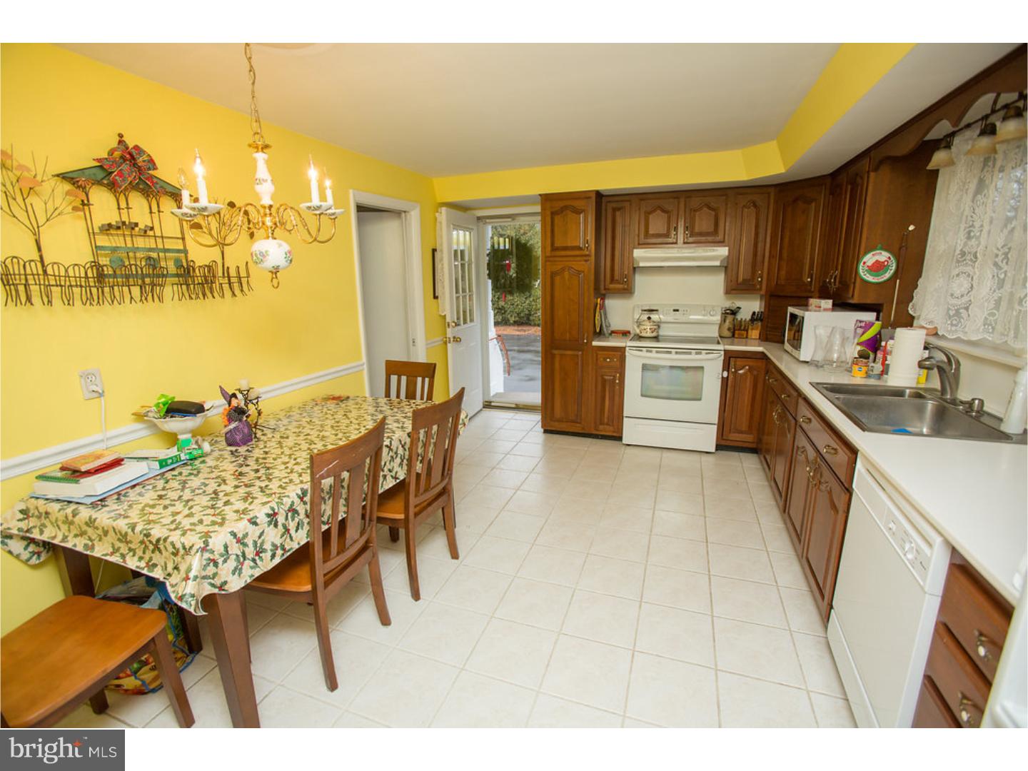 2264 Warwick Road Warrington, PA 18976 - Photo 12 of 21 Kitchen
