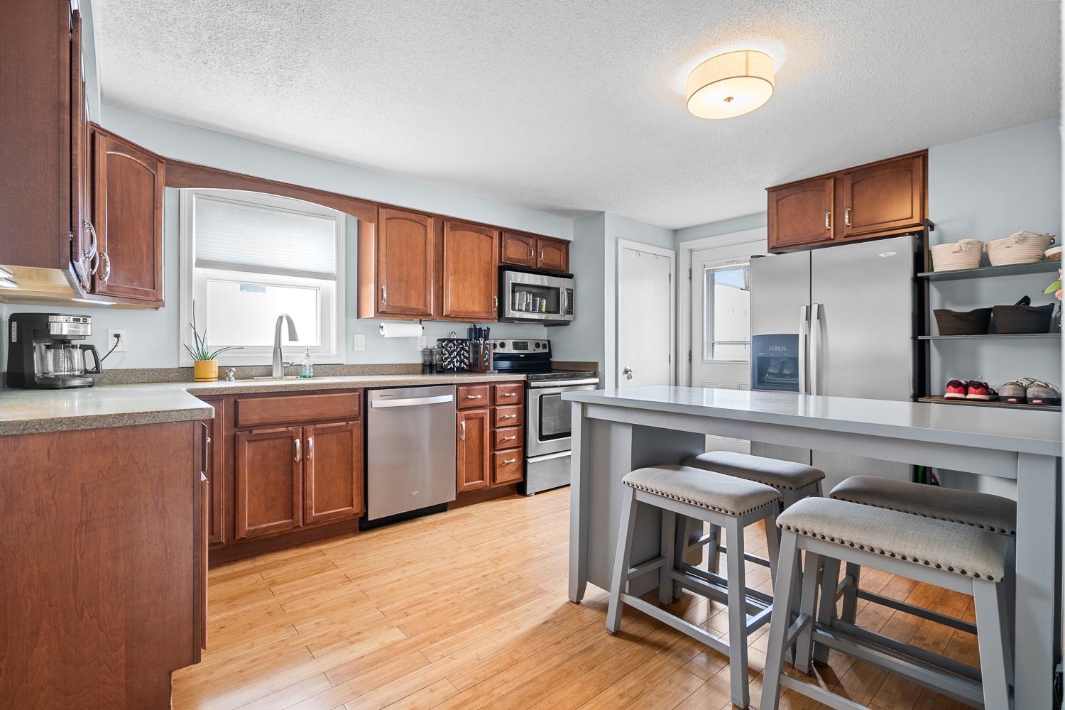 23 Cotter Court Manchester, NH 03103 - Photo 6 of 31