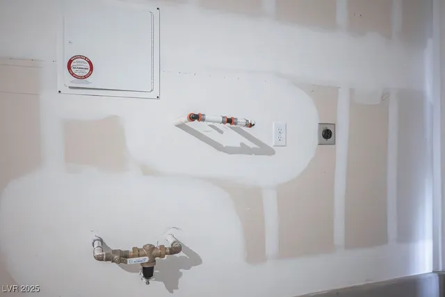 $1,850 | 6184 Hibiscus Gdn Street, North Las Vegas, NV 89081