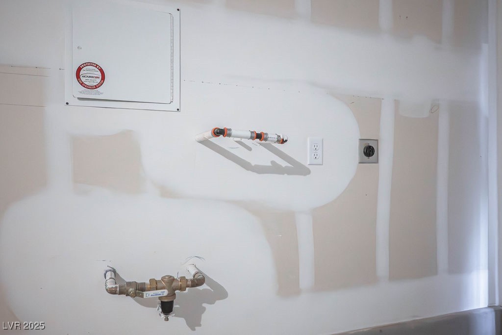 6184 Hibiscus Gdn Street North Las Vegas, NV 89081 - Photo 14 of 35 Laundry view