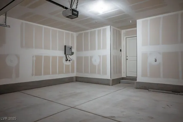 $1,850 | 6184 Hibiscus Gdn Street, North Las Vegas, NV 89081