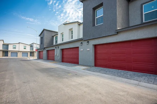 $1,850 | 6184 Hibiscus Gdn Street, North Las Vegas, NV 89081