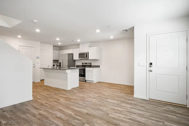 $1,850 | 6184 Hibiscus Gdn Street, North Las Vegas, NV 89081