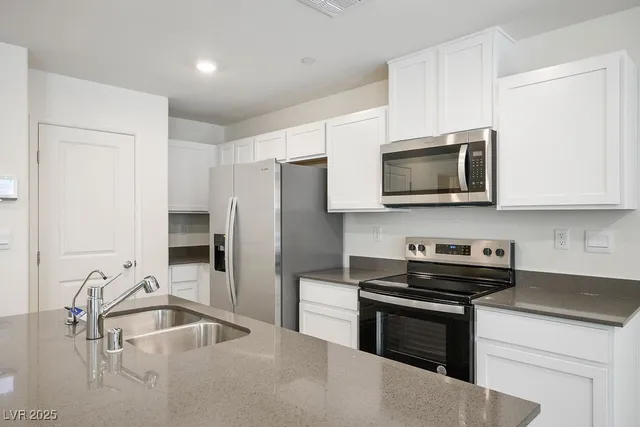 $1,850 | 6184 Hibiscus Gdn Street, North Las Vegas, NV 89081