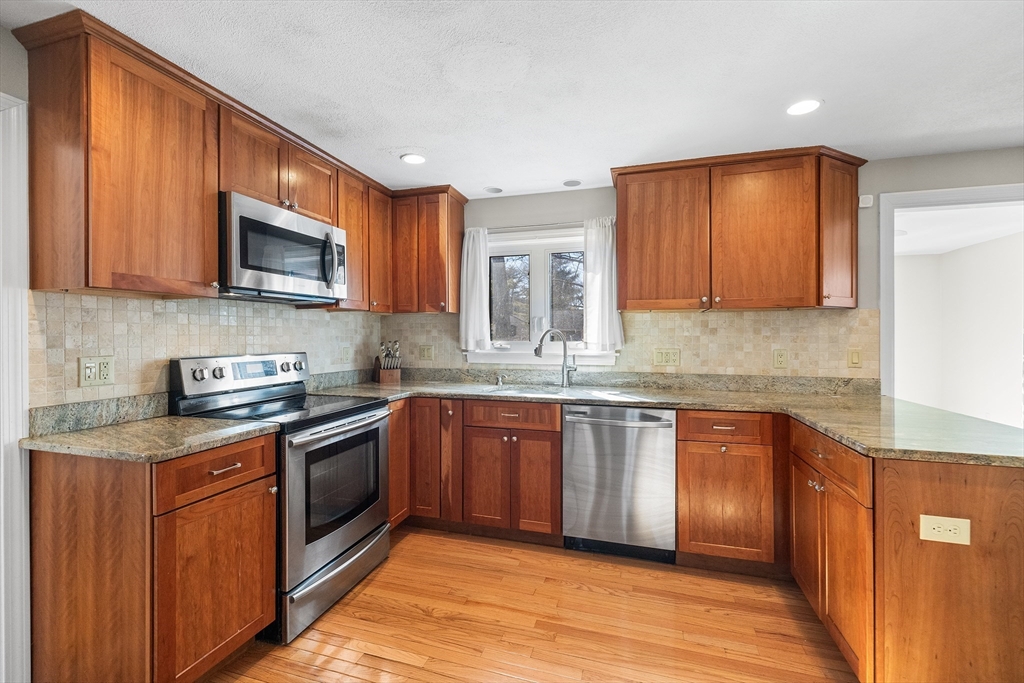 85 Debora Road North Attleboro, MA 02760 - Photo 6 of 31 Gallery Image 6