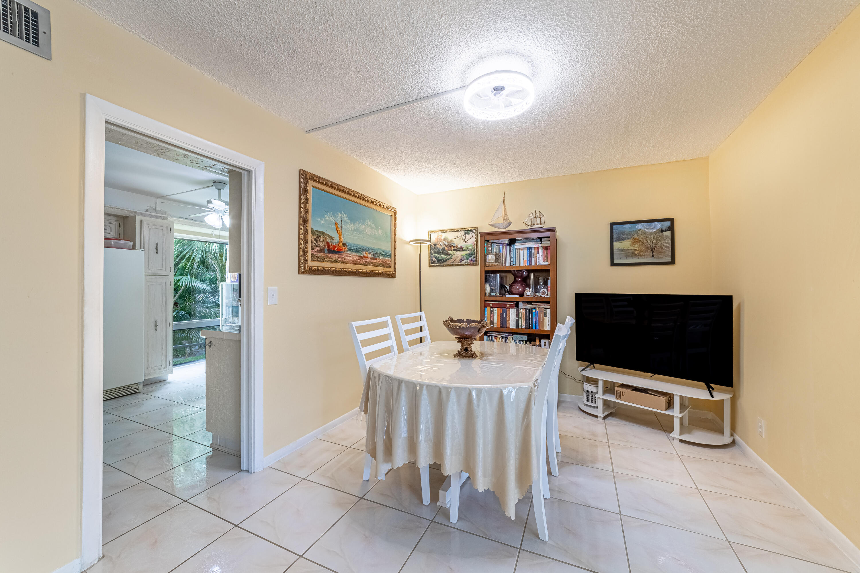 6548 Spring Bottom Way, Unit 221 Boca Raton, FL 33433 - Photo 31 of 42 Dining Area
