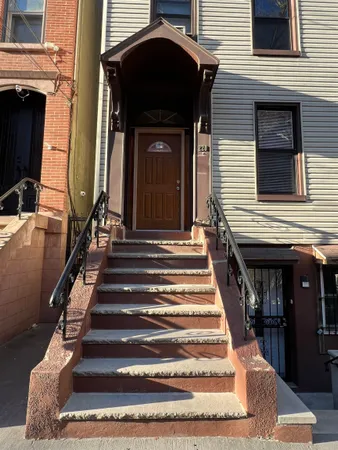 $2,400 | 220 Bay Street, Jersey City, NJ 07302