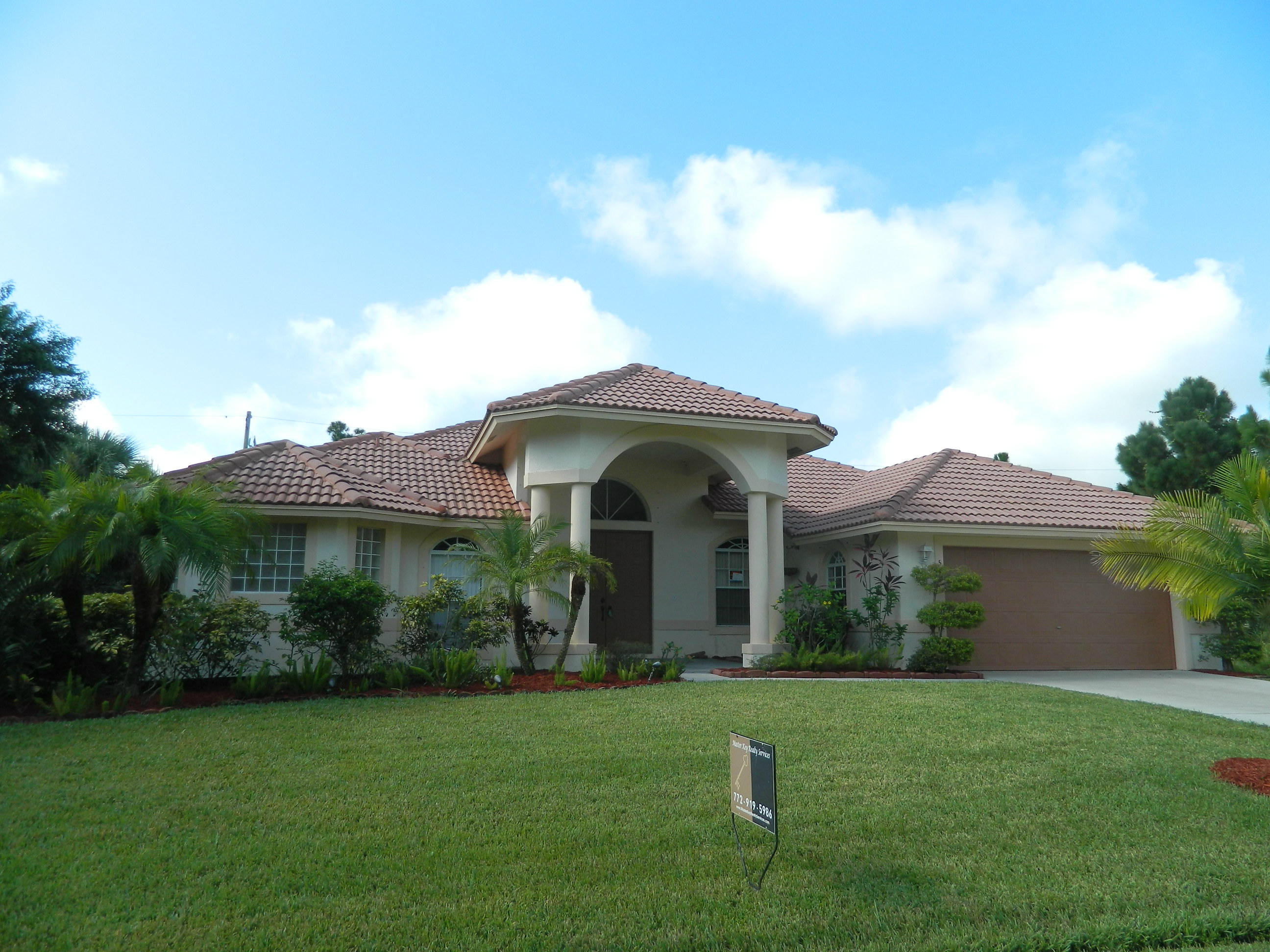 520 Southwest Ryder Road Port St. Lucie, FL 34953 - Photo 4 of 27 front