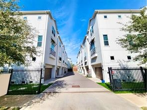 1315 West 24th Street, Unit B Houston, TX 77008 - Photo 1 of 26