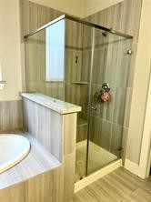 1315 West 24th Street, Unit B Houston, TX 77008 - Photo 19 of 26 a bathroom with a shower and a tub