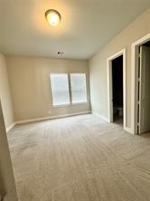 1315 West 24th Street, Unit B Houston, TX 77008 - Photo 22 of 26 en empty room with windows and closet