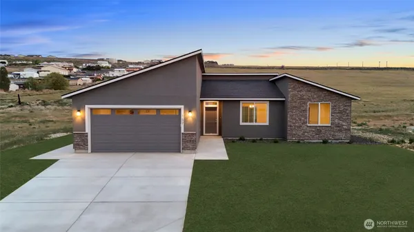 $379,000 | 8383 Desert Greens Loop Southeast, Othello, WA 99344