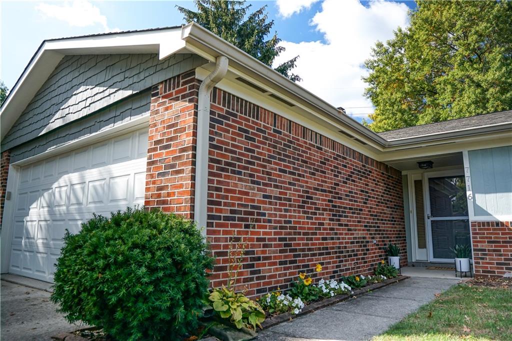 7716 Castle Ridge Court Indianapolis, IN 46256 - Photo 2 of 23 Gallery Image 2