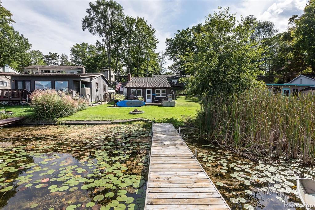 2555 Melvin Road Pinckney, MI 48169 - Photo 3 of 32