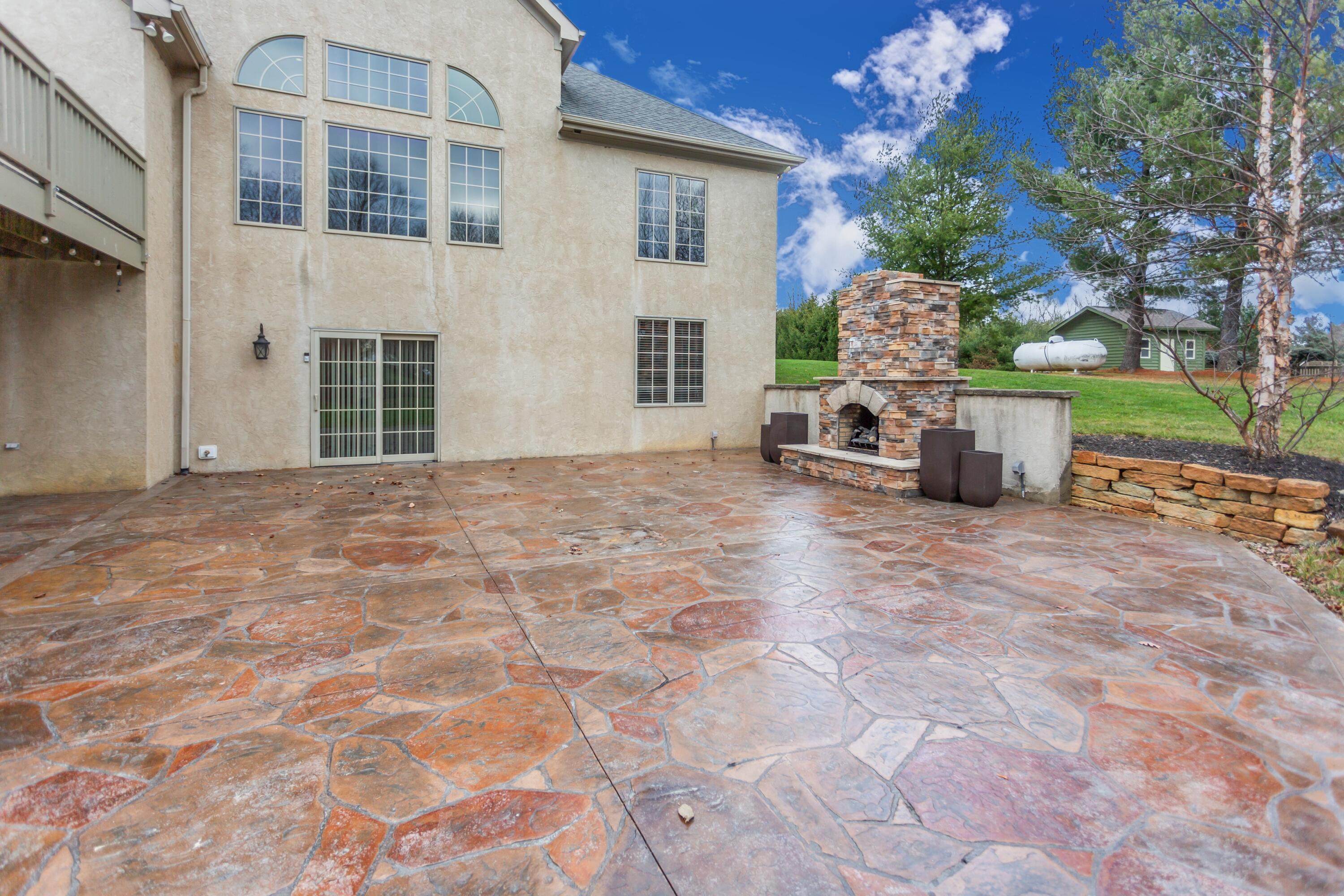 6043 Dublin Road Delaware, OH 43015 - Photo 63 of 98 62. Rear Patio