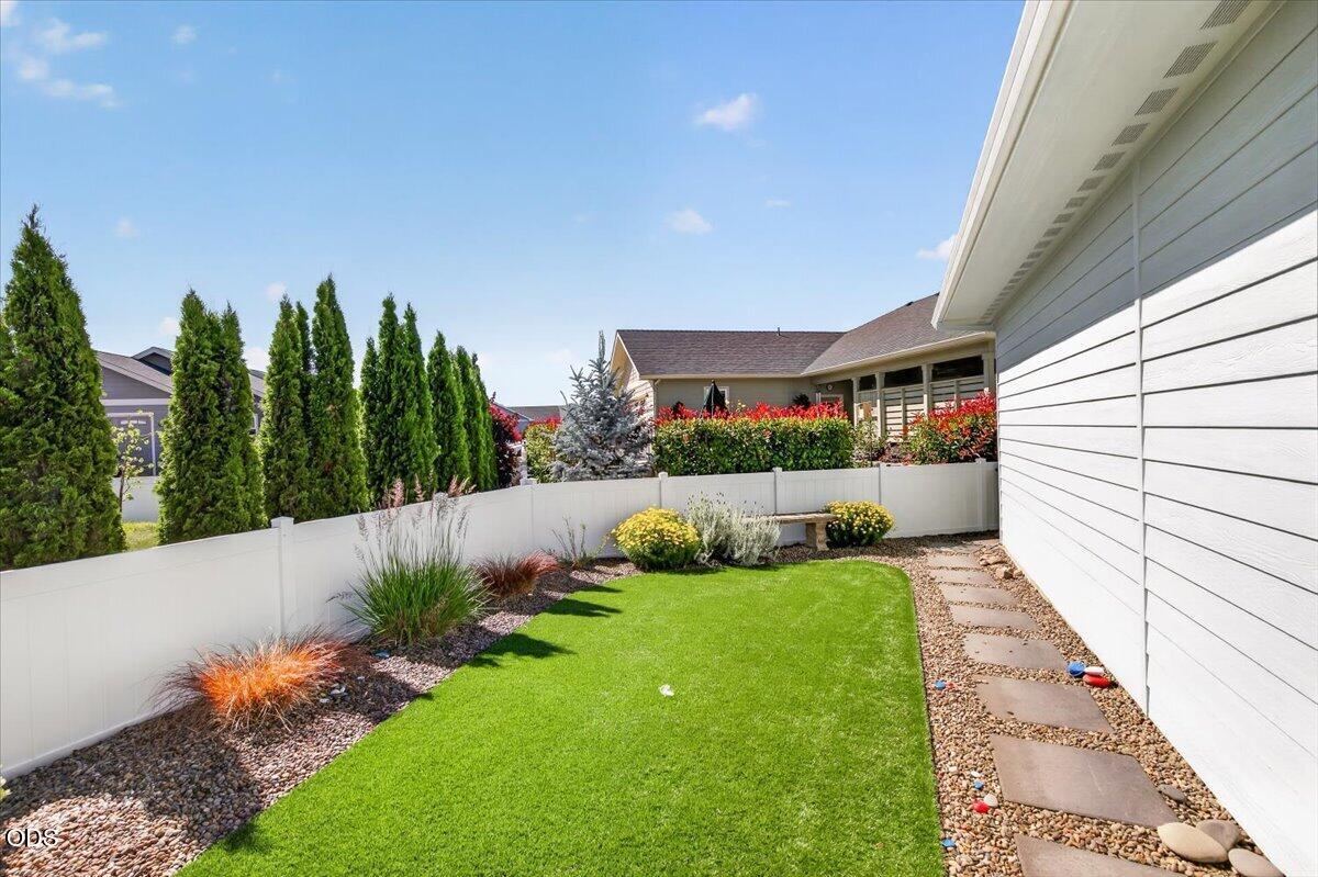 1618 River Run Street Central Point, OR 97502 - Photo 34 of 36