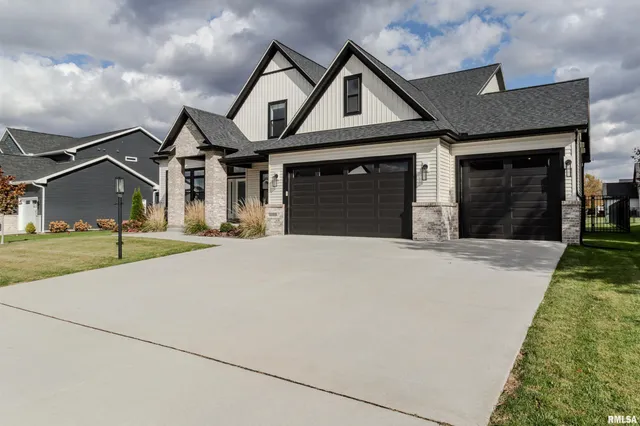 $675,000 | 11310 North Copper Creek Point, Dunlap, IL 61525