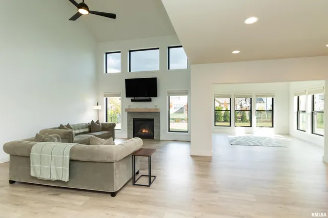 $675,000 | 11310 North Copper Creek Point, Dunlap, IL 61525