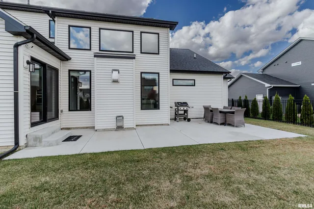 $675,000 | 11310 North Copper Creek Point, Dunlap, IL 61525