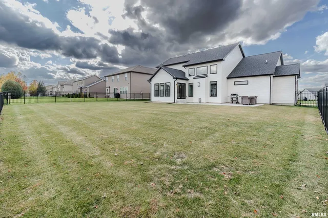 $675,000 | 11310 North Copper Creek Point, Dunlap, IL 61525