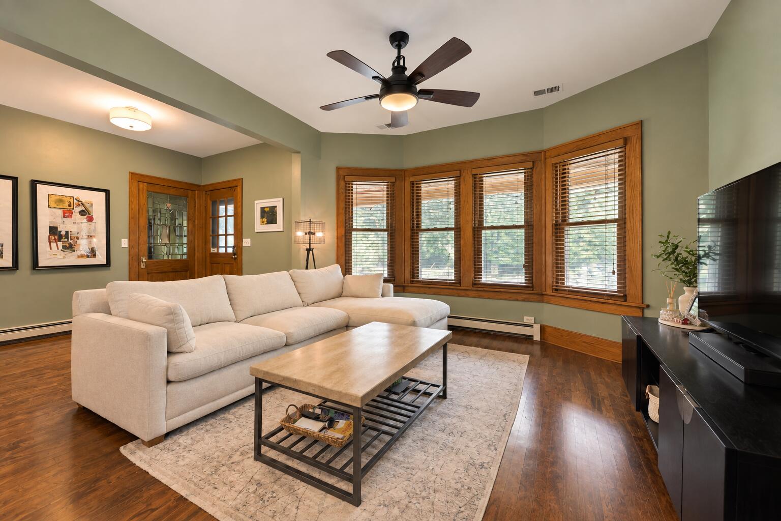 2147 North 56th Street Milwaukee, WI 53208 - Photo 5 of 33 Living Room
