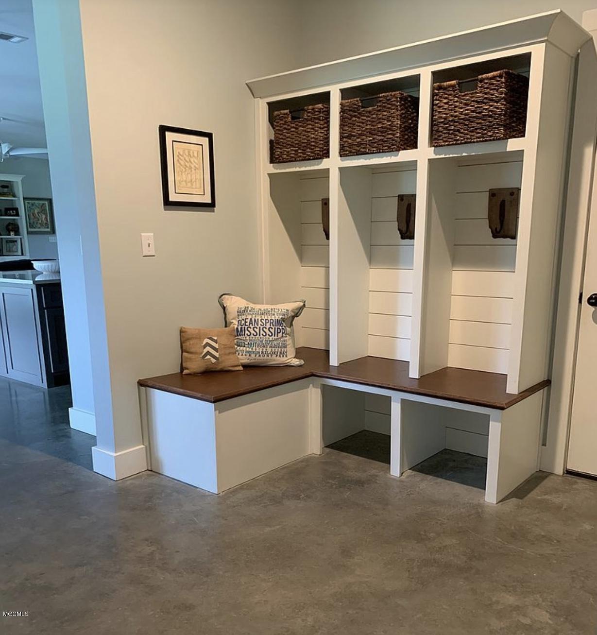 17451 South Carr Bridge Road Biloxi, MS 39532 - Photo 11 of 20 Mud Room