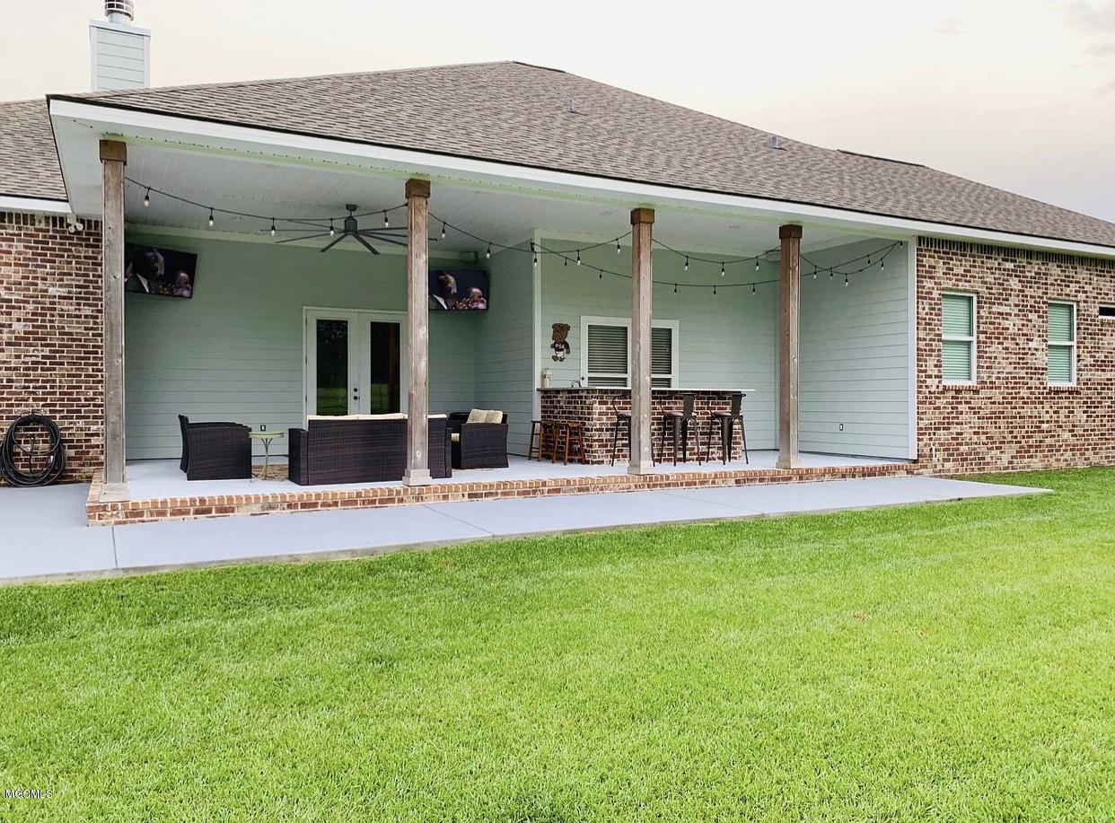 17451 South Carr Bridge Road Biloxi, MS 39532 - Photo 18 of 20 Outdoor kitchen