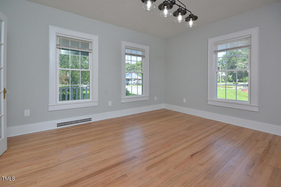 715 North Main Street Graham, NC 27253 - Photo 12 of 37 12- Din rm windows