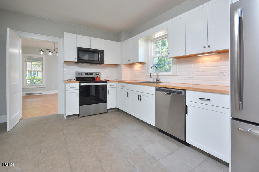 715 North Main Street Graham, NC 27253 - Photo 13 of 37 13- Kitch appliances