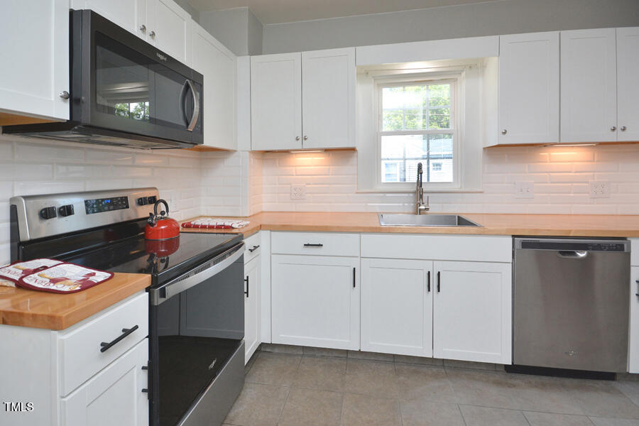 715 North Main Street Graham, NC 27253 - Photo 14 of 37 14- Kitch stove