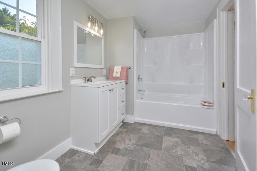 715 North Main Street Graham, NC 27253 - Photo 30 of 37 31- Second flr bath