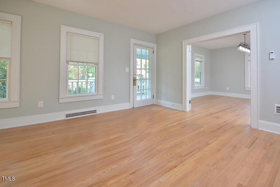 715 North Main Street Graham, NC 27253 - Photo 8 of 37 8- Liv Rm