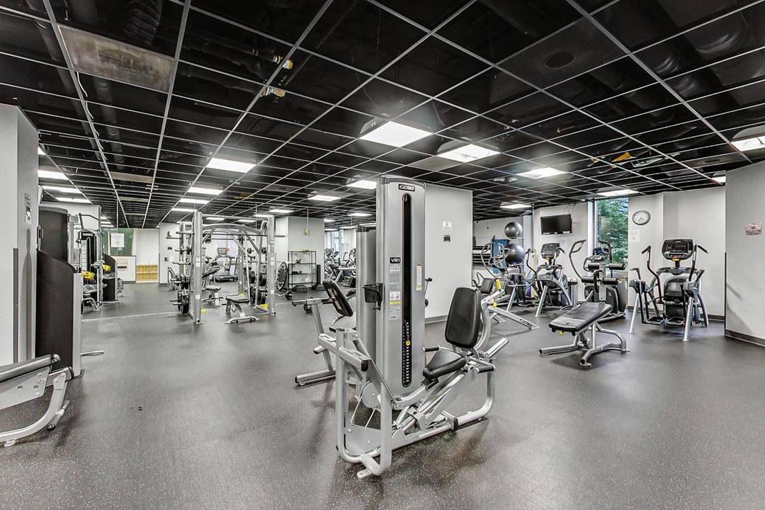 222 North Columbus Drive, Unit 806 Chicago, IL 60601 - Photo 13 of 16 a view of a room with gym equipment