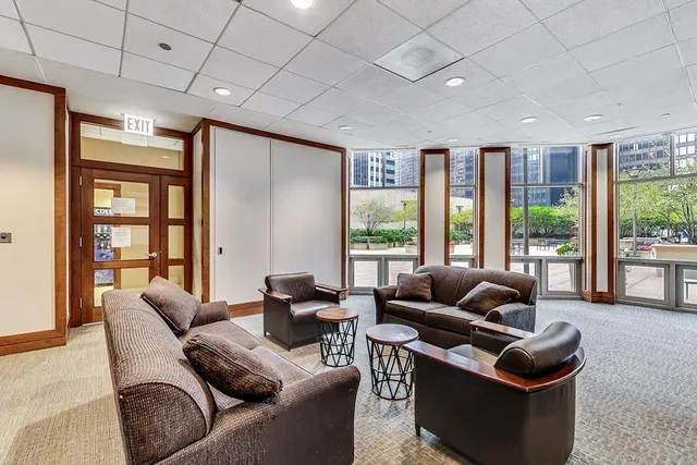 $2,300 | 222 North Columbus Drive, Unit 806, Chicago, IL 60601