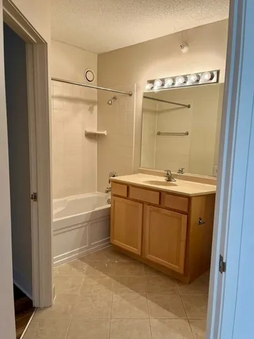 $2,300 | 222 North Columbus Drive, Unit 806, Chicago, IL 60601