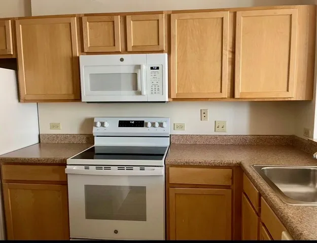 $2,300 | 222 North Columbus Drive, Unit 806, Chicago, IL 60601