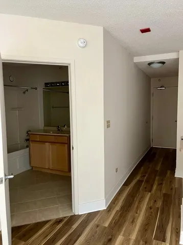 $2,300 | 222 North Columbus Drive, Unit 806, Chicago, IL 60601