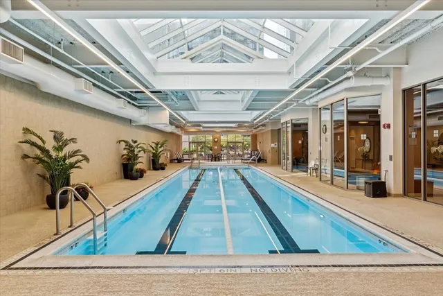 $2,300 | 222 North Columbus Drive, Unit 806, Chicago, IL 60601