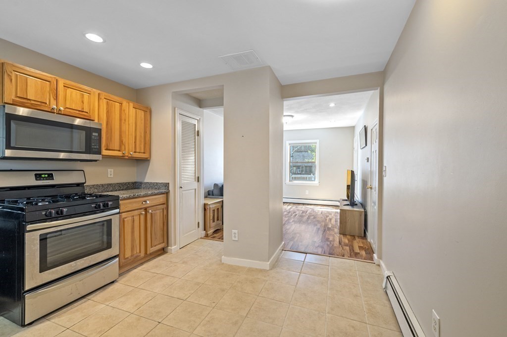 14 R Spring Street, Unit 2 Gloucester, MA 01930 - Photo 11 of 20 Gallery Image 11