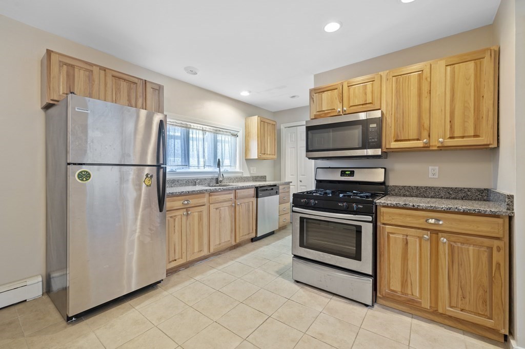 14 R Spring Street, Unit 2 Gloucester, MA 01930 - Photo 12 of 20 Gallery Image 12