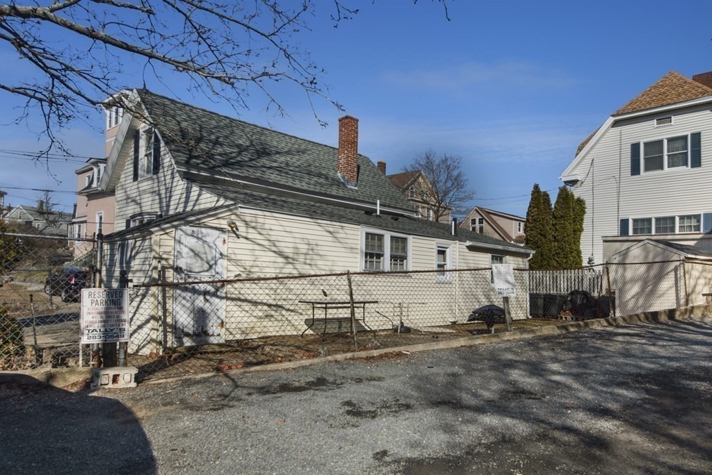 14 R Spring Street, Unit 2 Gloucester, MA 01930 - Photo 15 of 20 Gallery Image 15