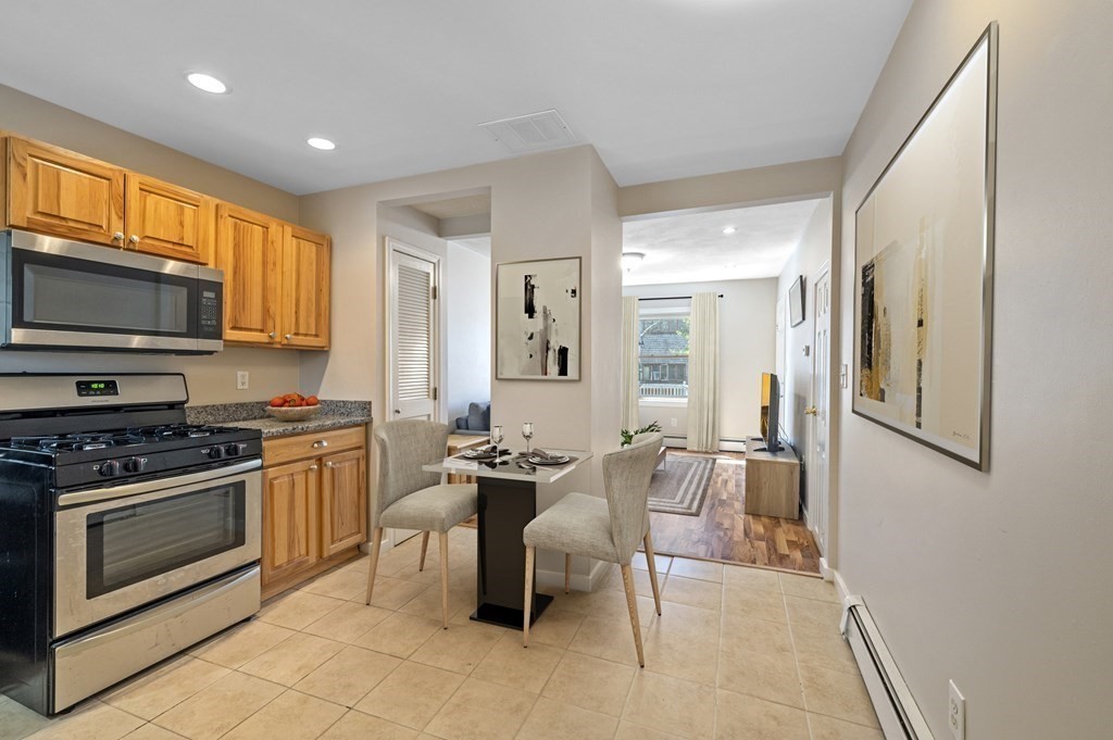 14 R Spring Street, Unit 2 Gloucester, MA 01930 - Photo 4 of 20 Gallery Image 4
