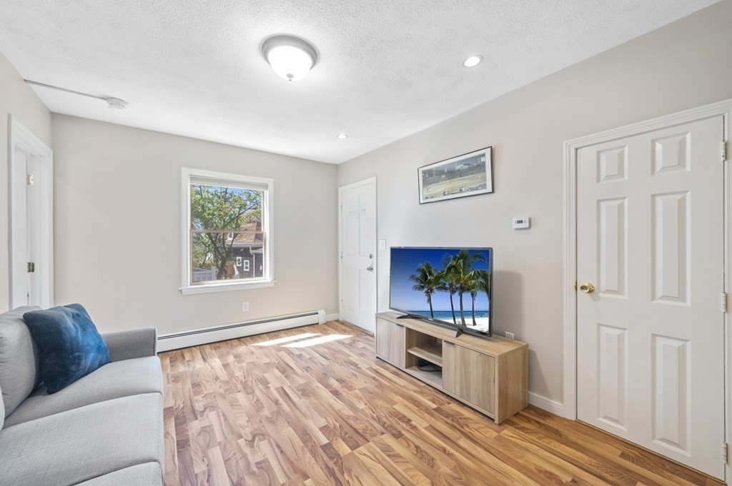 14 R Spring Street, Unit 2 Gloucester, MA 01930 - Photo 7 of 20 Gallery Image 7