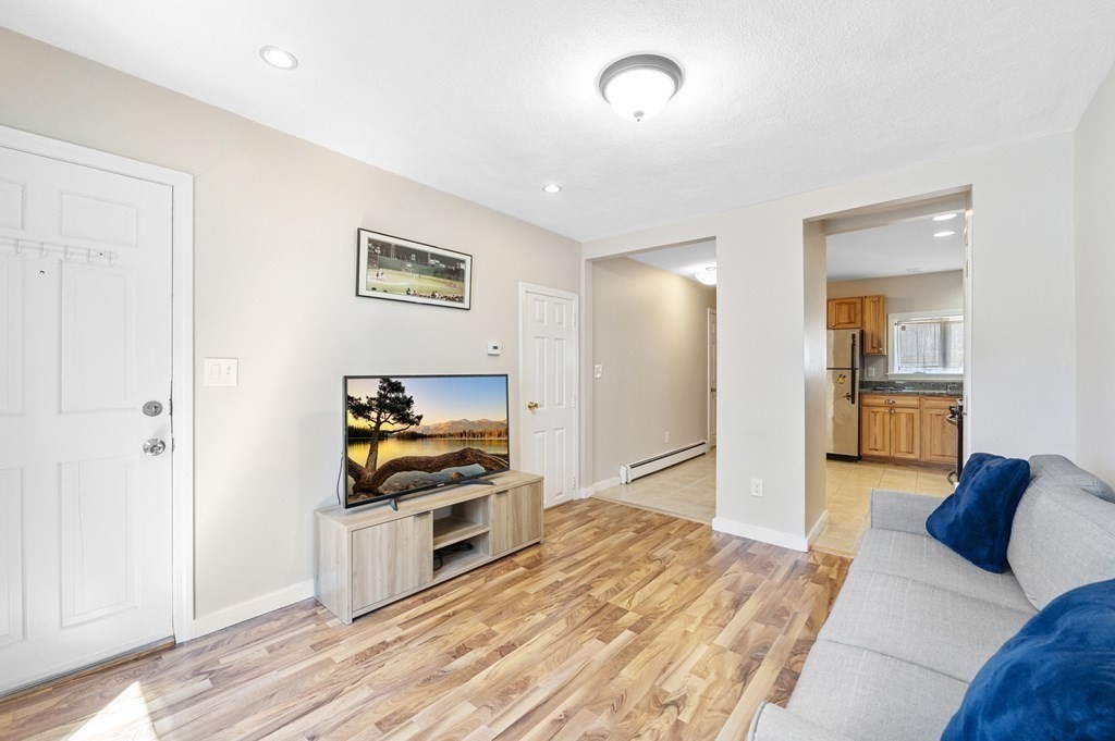 14 R Spring Street, Unit 2 Gloucester, MA 01930 - Photo 8 of 20 Gallery Image 8