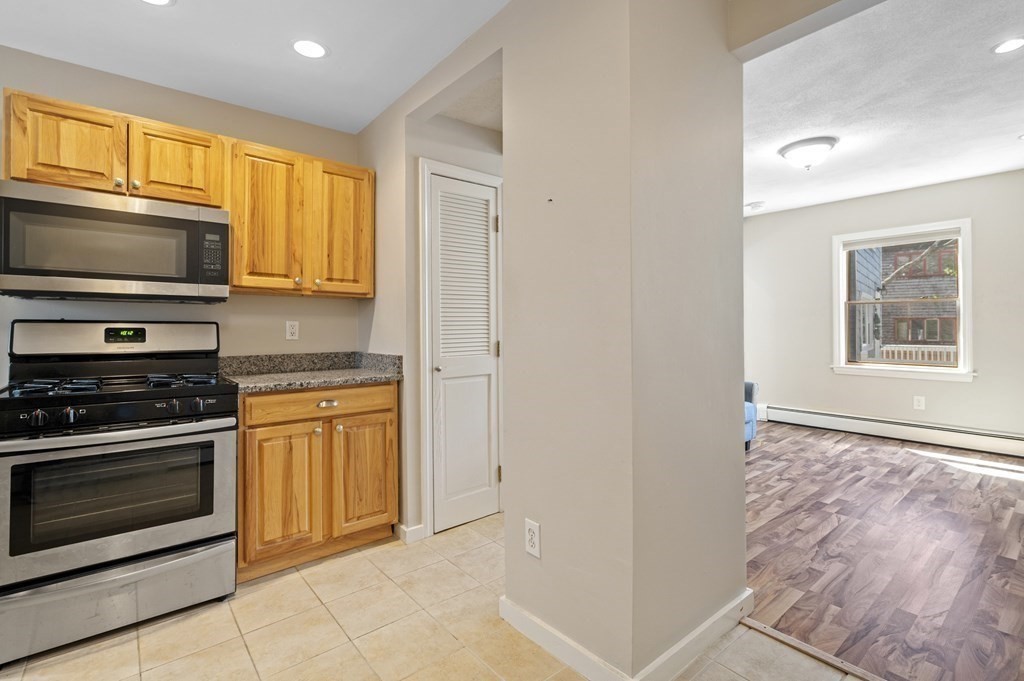 14 R Spring Street, Unit 2 Gloucester, MA 01930 - Photo 10 of 20 Gallery Image 10
