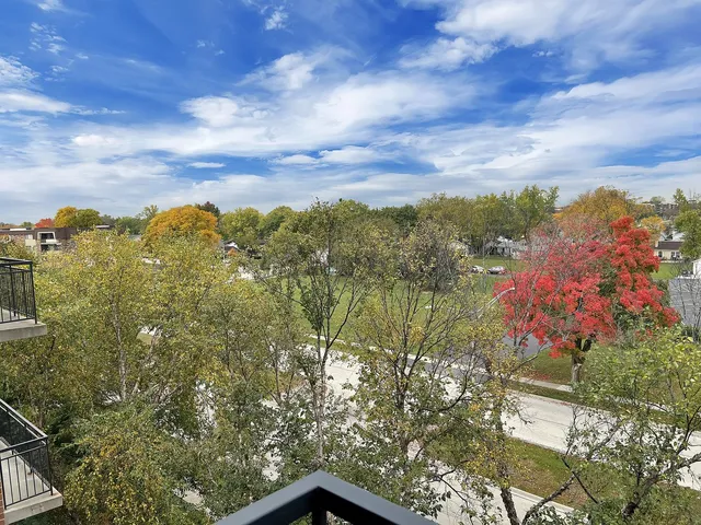 $322,900 | 3451 North Carriageway Drive, Unit 503, Arlington Heights, IL 60004